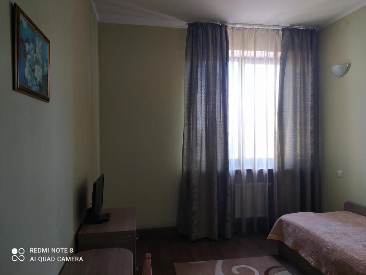 Готель Дежавю Berdychiv Dış mekan fotoğraf
