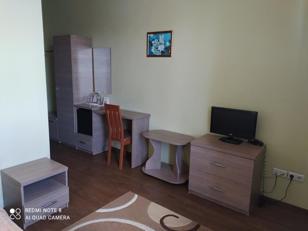 Готель Дежавю Berdychiv Dış mekan fotoğraf
